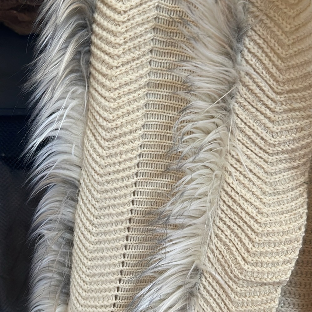 Lisa International tan, sleeveless cardigan with faux fur. Size is medium - Picture 4 of 10